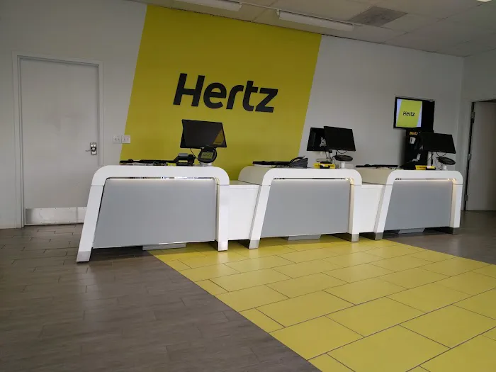 Hertz Car Rental - Overland Park - West 105th Street Picture 6