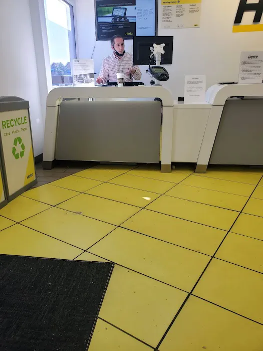 Hertz Car Rental - Thousand Oaks - East Thousand Oaks Boulevard Picture 6