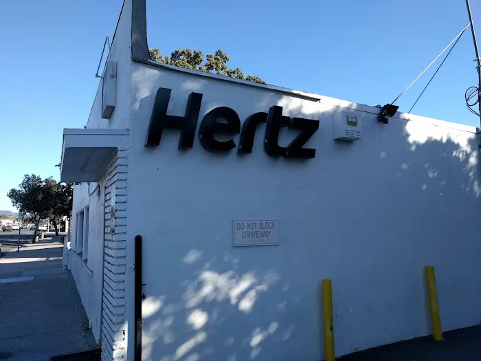 Hertz Car Rental - Thousand Oaks - East Thousand Oaks Boulevard Picture 1
