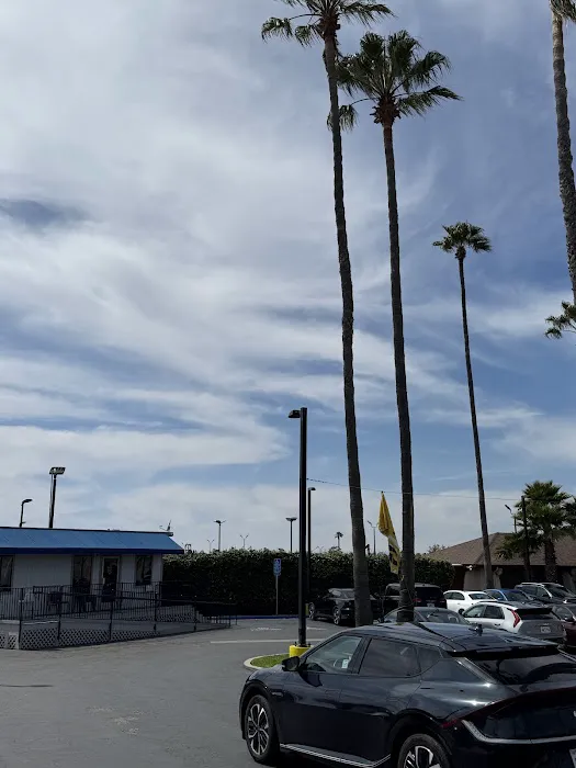 Hertz Car Rental - Ventura - Auto Center Drive Picture 8