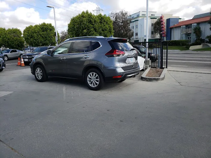 Enterprise Rent-A-Car Picture 3