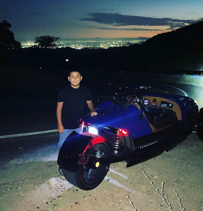 Vibez Auto Rentals Picture 3