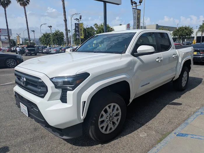 Midway Car Rental Van Nuys Picture 8