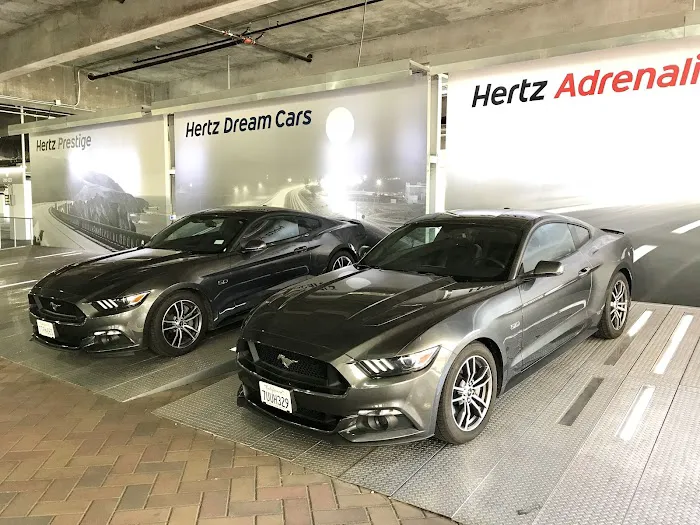 Hertz Car Rental - Burbank - Hollywood Burbank Airport (BUR) Picture 4