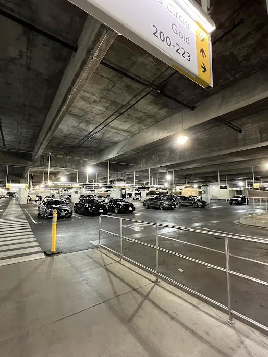 Hertz Car Rental - Burbank - Hollywood Burbank Airport (BUR) Picture 7