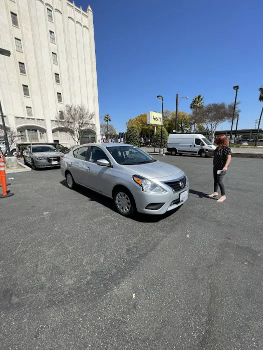 Hertz Car Rental - Glendale - South Brand Boulevard Picture 7