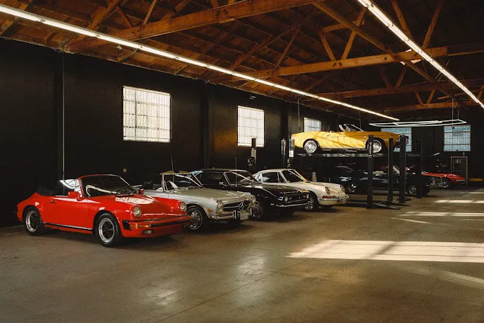 Hollywood Classic Cars Picture 5