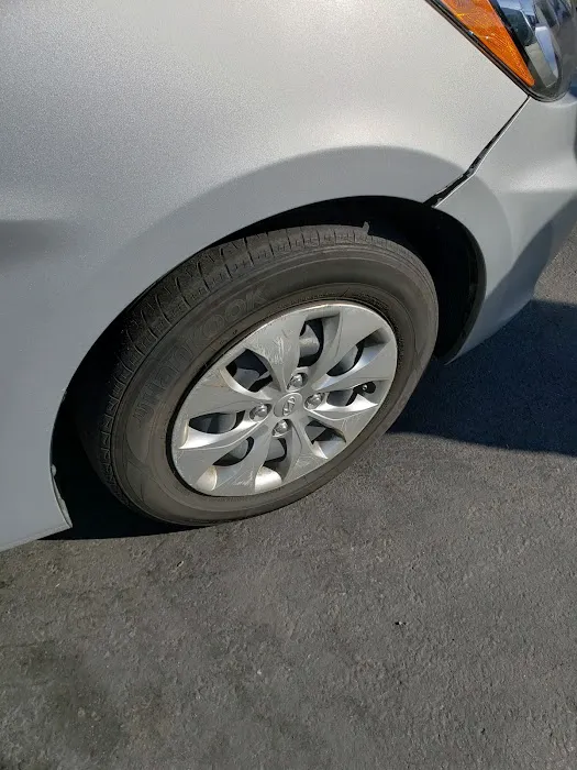 Hertz Car Rental - Los Angeles - Beverlyla Brea Hle Picture 10