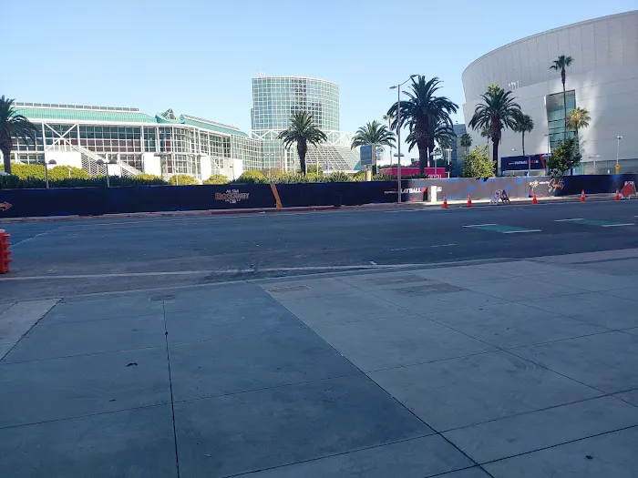 Midway Car Rental Downtown Los Angeles Picture 2