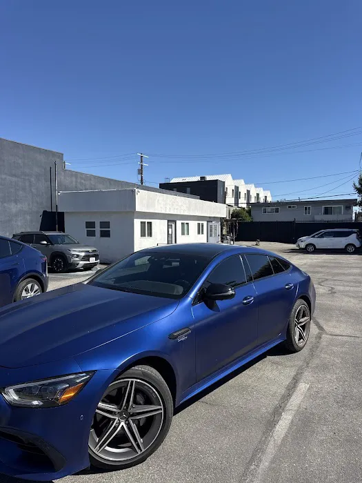 Nizo Luxury Car Rentals Picture 4