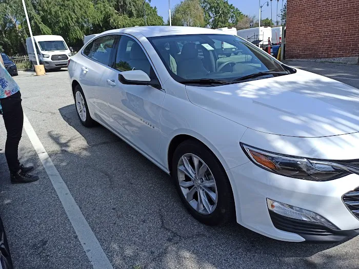 Avis Car Rental Picture 2