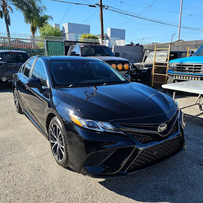 Unique Rent-A-Car Picture 4