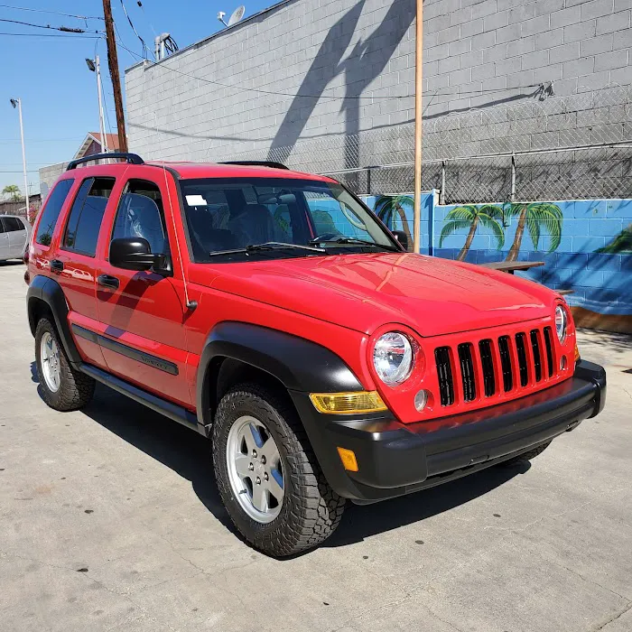 Unique Rent-A-Car Picture 3