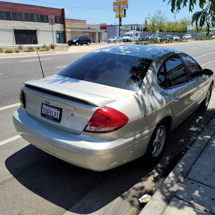 Unique Rent-A-Car Picture 5