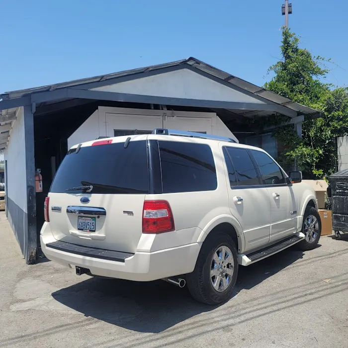 Unique Rent-A-Car Picture 1