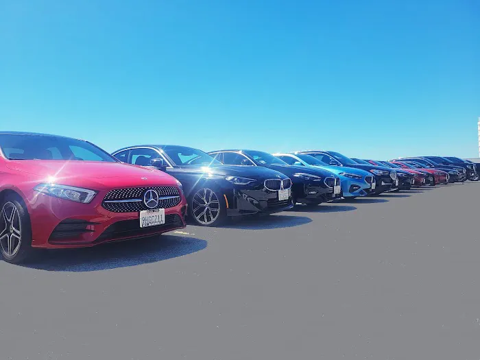 EL8 Luxury Car Rental Picture 8