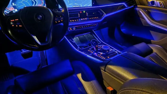 EL8 Luxury Car Rental Picture 7