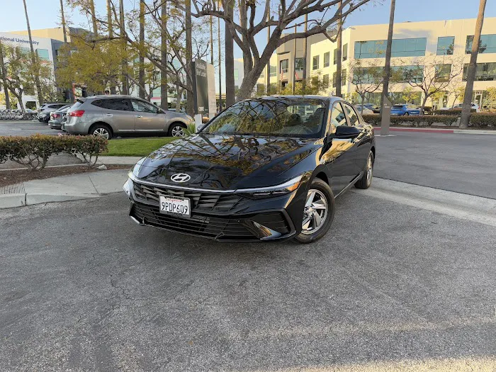 EL8 Luxury Car Rental Picture 10
