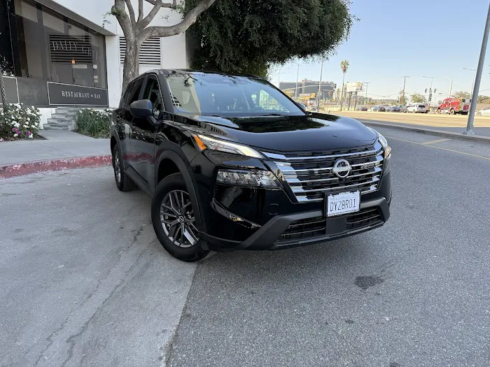 EL8 Luxury Car Rental Picture 6