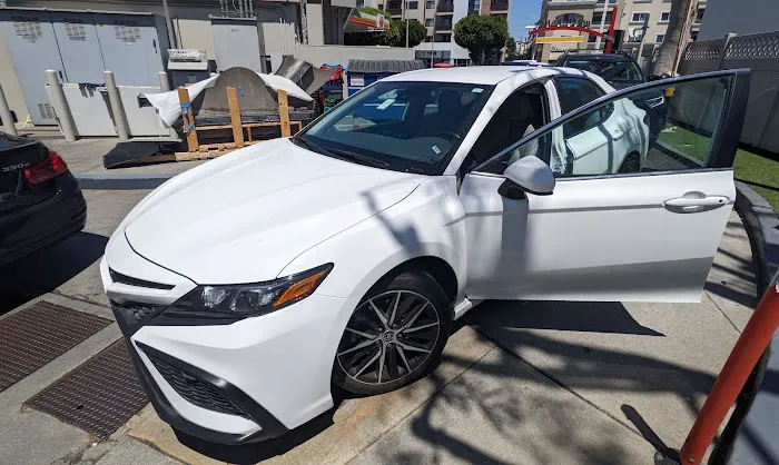 Avis Car Rental Picture 8