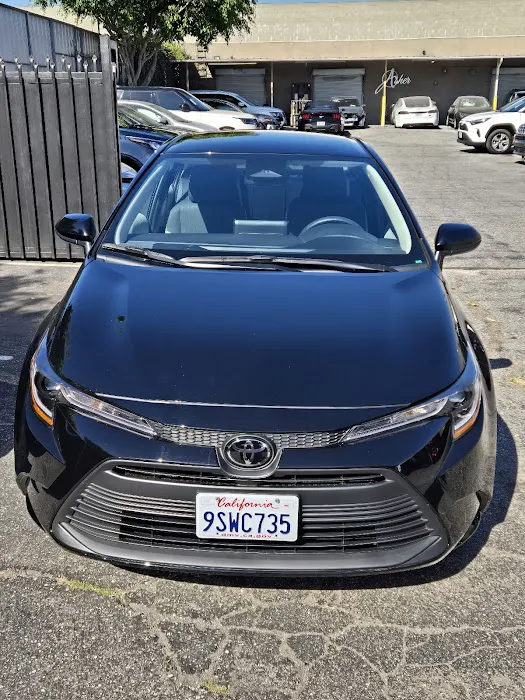 Black & White Car Rental | LAX Picture 3