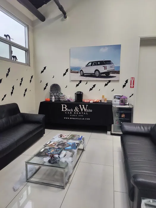 Black & White Car Rental | LAX Picture 7