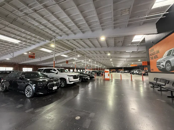 SIXT Rent a Car Los Angeles Int Airport Picture 9