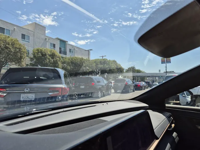 Hertz Car Rental Picture 7