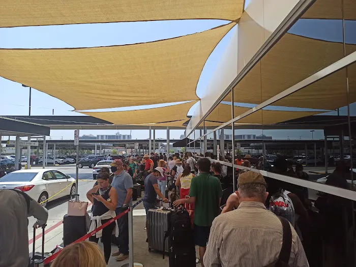 Thrifty Car Rental - Los Angeles International Airport Picture 2