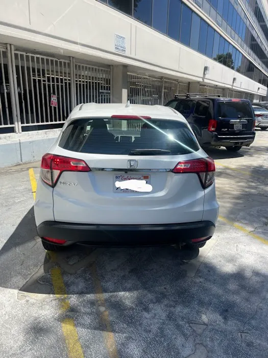 LA OC CAR RENTAL Picture 3