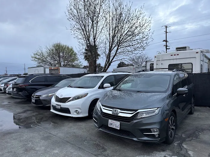 Datong 24 hour car rental Picture 7