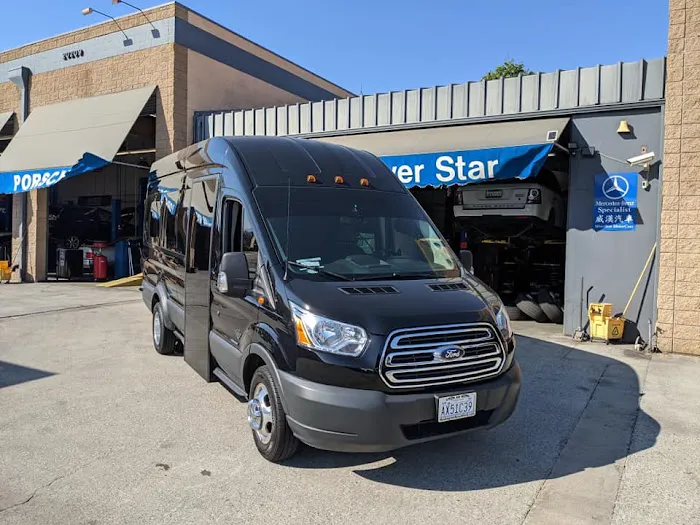 WIHA MotorCars 威漢汽車 (Sprinter Passenger Van Rental) Picture 7