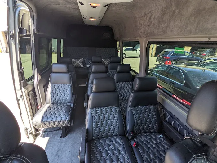 WIHA MotorCars 威漢汽車 (Sprinter Passenger Van Rental) Picture 6