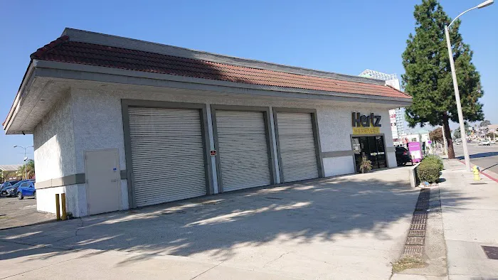 Hertz Car Rental - Rowland Heights - Colima Road Picture 3