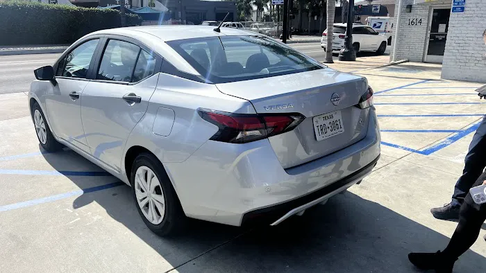 Hertz Car Rental - Santa Ana - South Main Street Picture 8