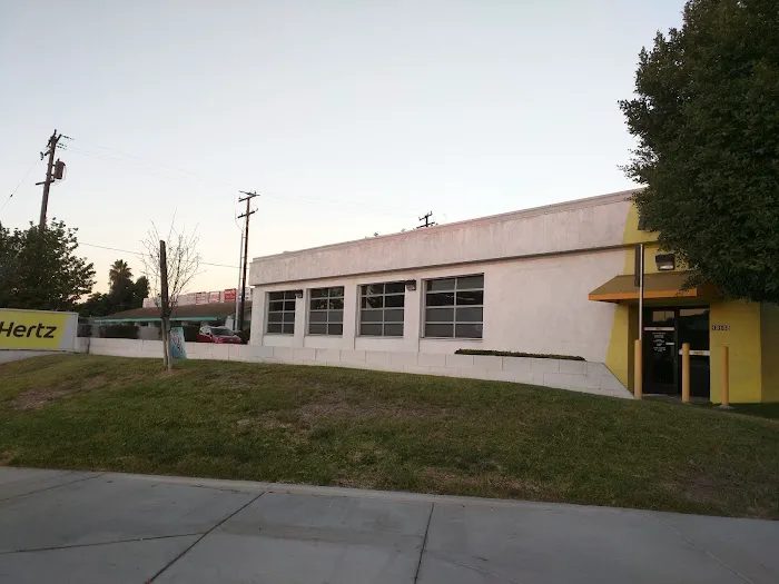 Hertz Car Rental - Garden Grove - Brookhurst Street Picture 3