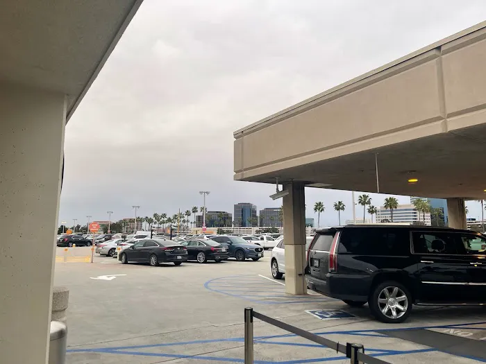 Hertz Car Rental - Santa Ana - John Wayne Airport (SNA) Picture 7