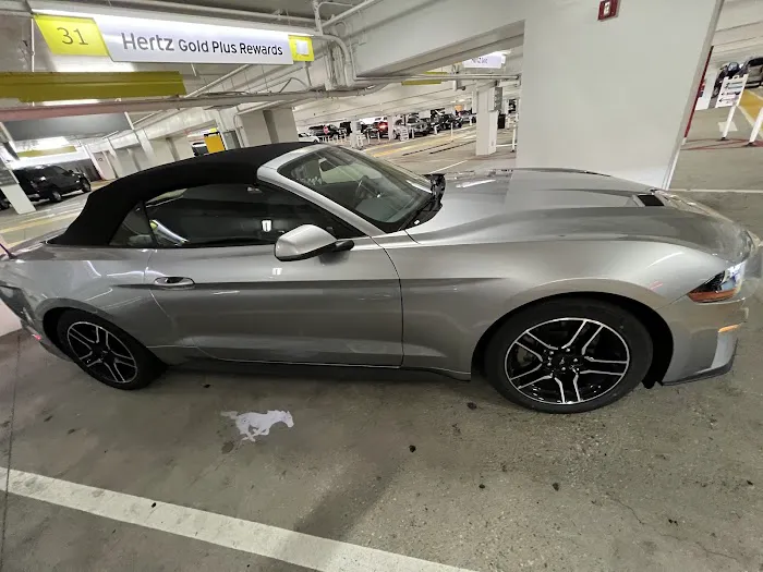 Hertz Car Rental - Santa Ana - John Wayne Airport (SNA) Picture 1