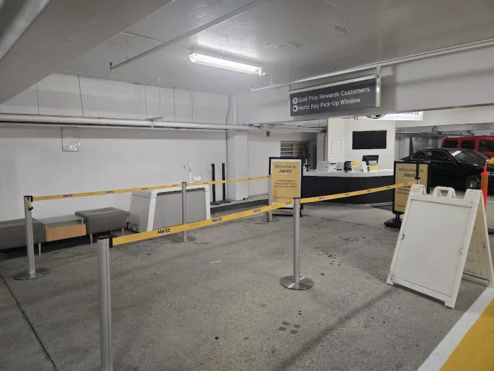 Hertz Car Rental - Santa Ana - John Wayne Airport (SNA) Picture 3