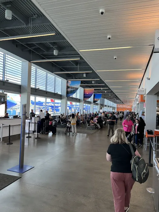 Hertz Car Rental - Long Beach - Long Beach Airport (LGB) Picture 6
