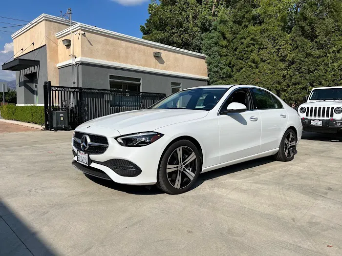 Lux Motor Cars Picture 3