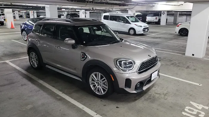Hertz Car Rental Picture 4