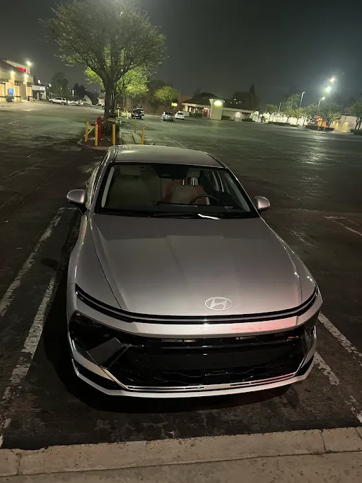 Avis Car Rental Picture 1
