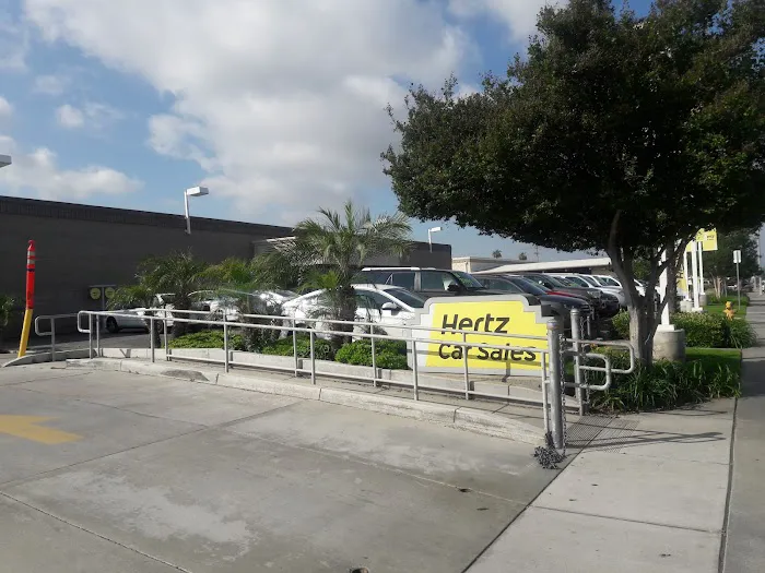 Hertz Car Rental - Riverside - Indiana Avenue Picture 3