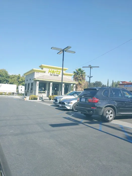 Hertz Car Rental - Riverside - Indiana Avenue Picture 10