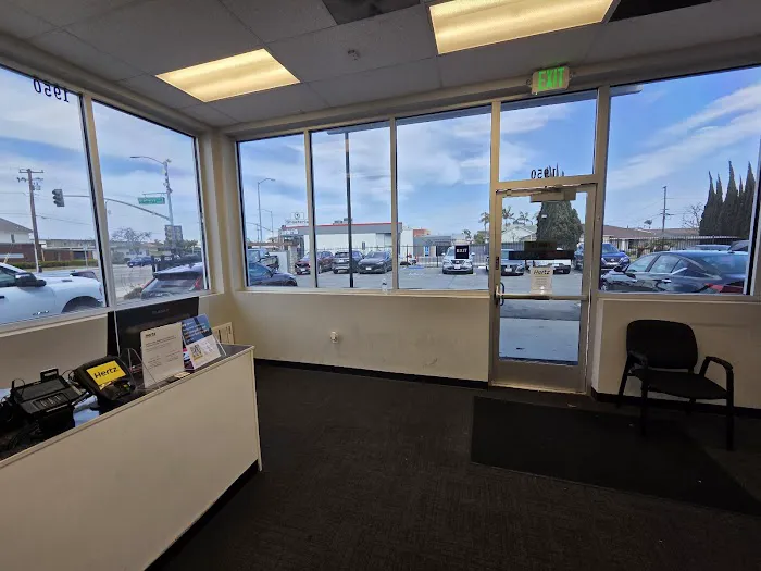 Hertz Truck Rental - Gardena Box Truck Rentals - W Redondo Beach Boulevard Picture 8