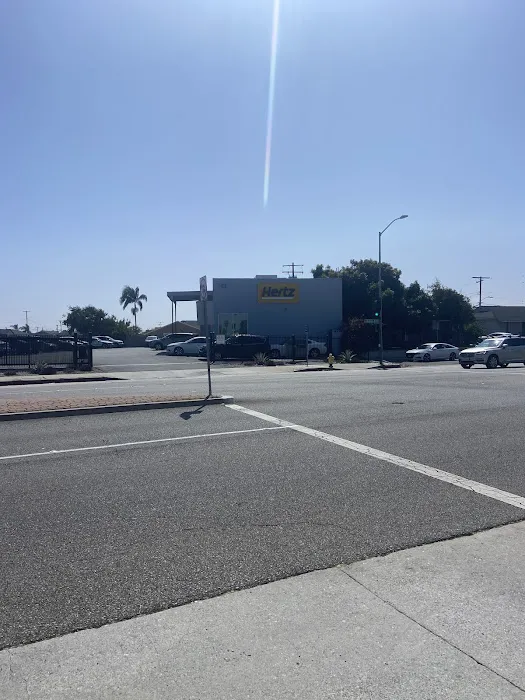 Hertz Truck Rental - Gardena Box Truck Rentals - W Redondo Beach Boulevard Picture 3