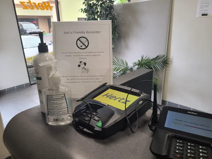 Hertz Car Rental - Mission Viejo - Via Fabricante Picture 4