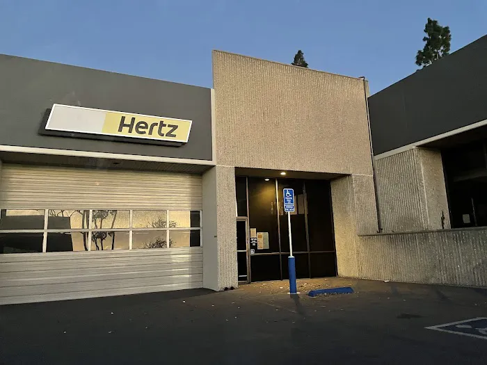 Hertz Car Rental - Irvine - Auto Center Drive Picture 4