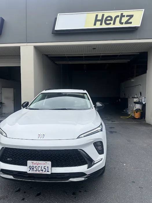 Hertz Car Rental - Irvine - Auto Center Drive Picture 9